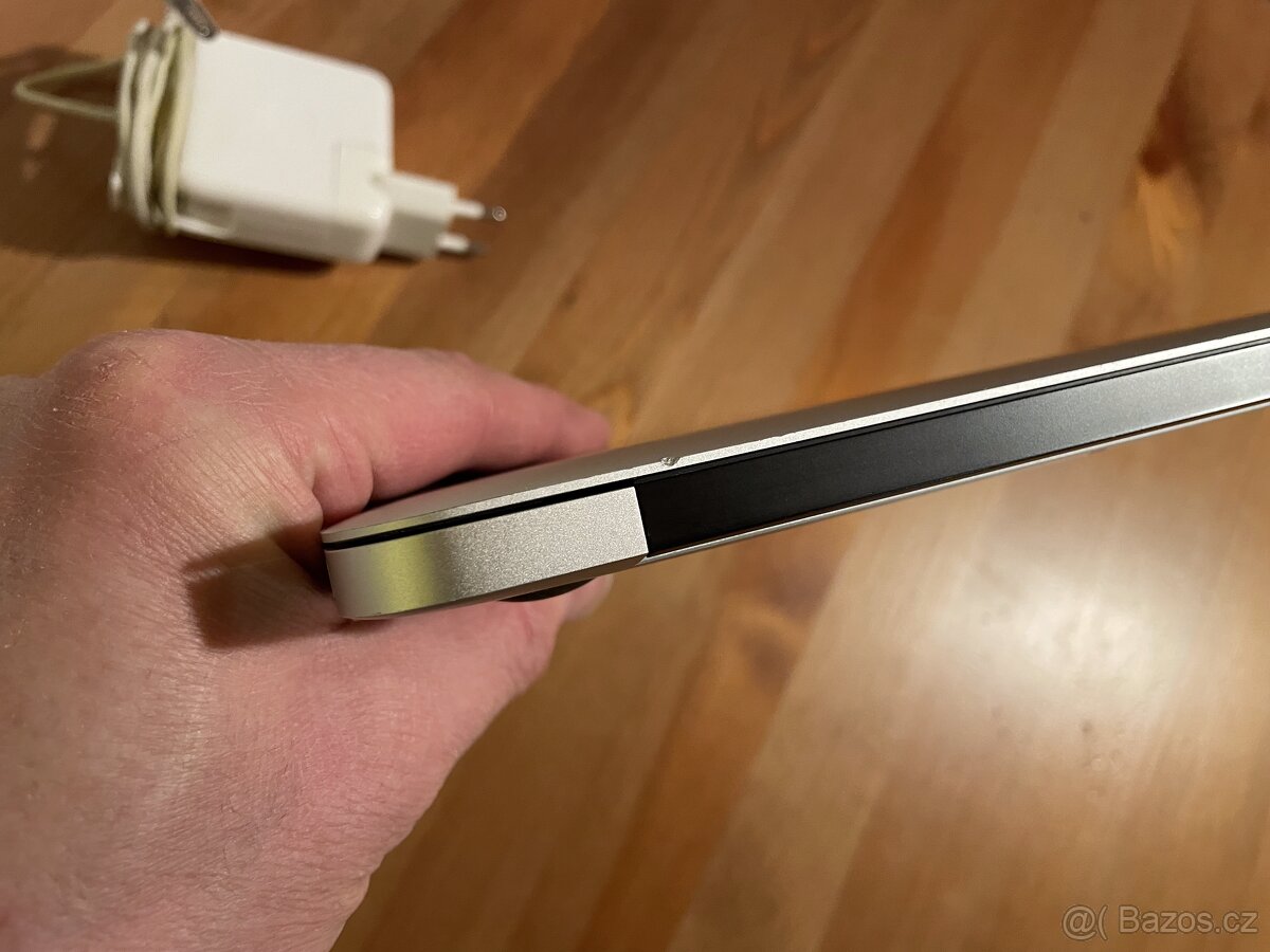 MacBook Air 2017 – 8 GB RAM - 128 GB SSD – super baterie - 5