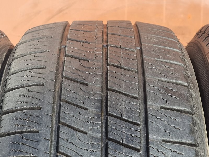 Zimní Goodyear 215/65/15C - 5