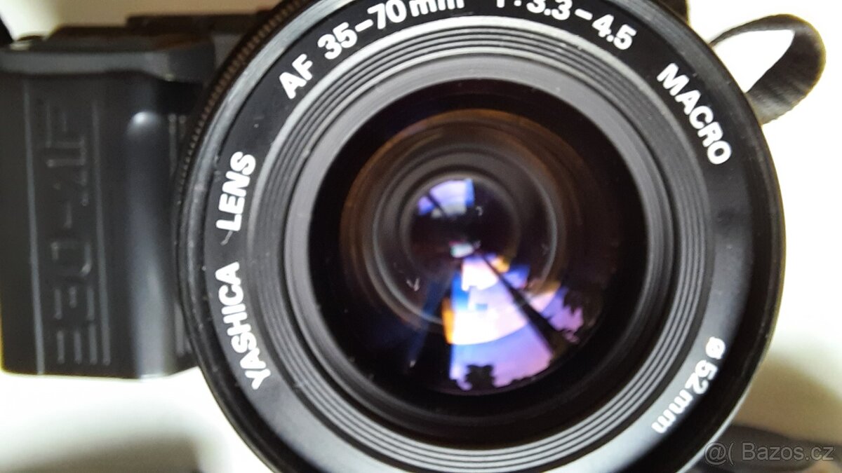 Yashica 230 AF, Yashica lens 35-70, Yashica blesk -sleva - 5