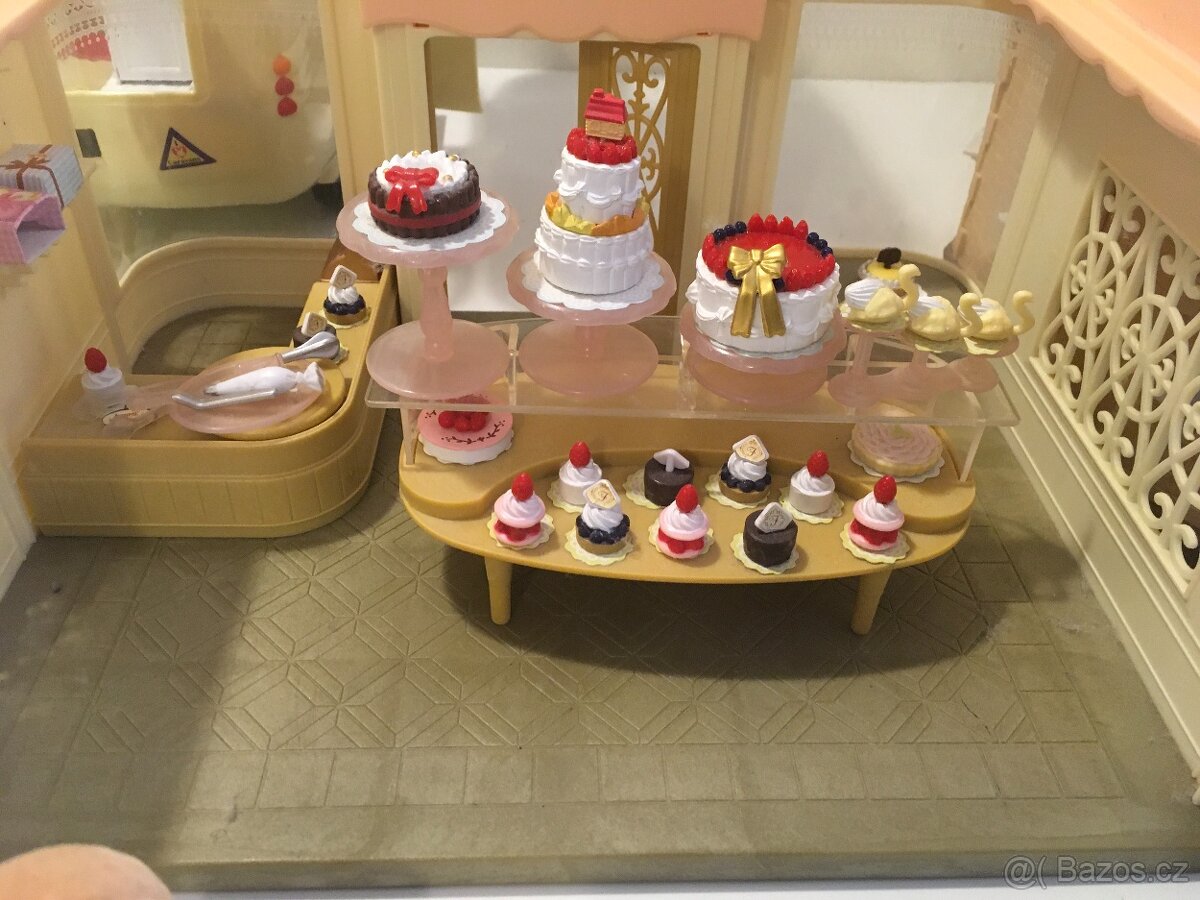 Set domu, karavanu, auta, cukrárny, miminek a rodinek silvan - 5