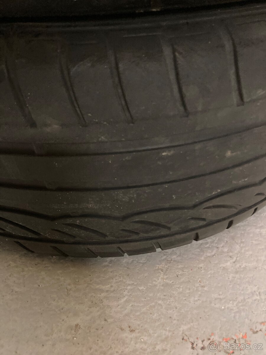 Dunlop 225/50/17 - 5