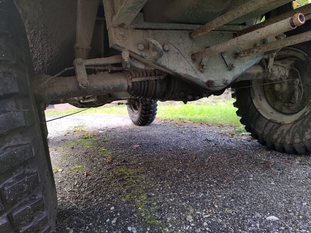 Replika H1 Humvee Hummer na podvozku Tatra 805