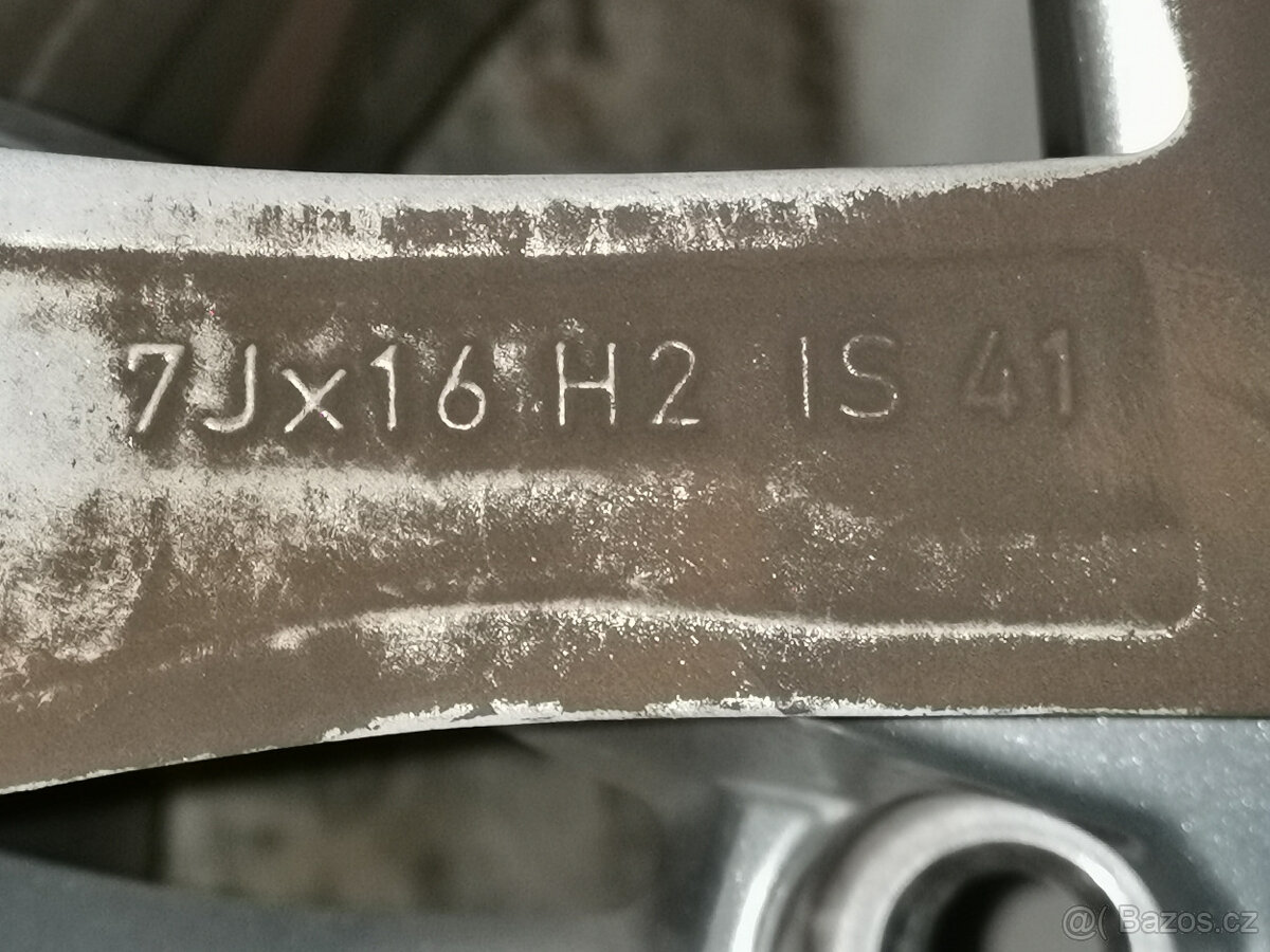 BMW 2 (U06) - originál 16" alu disky + letné pneu - 5