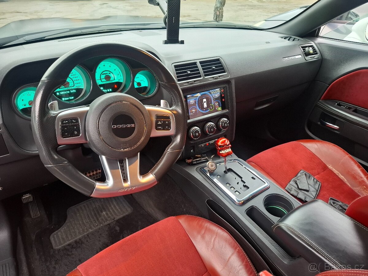 Dodge Challenger 6.4SRT8 - 5