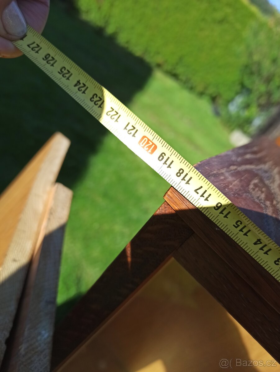 Knihovna/ regál/ úložné prostory - 5