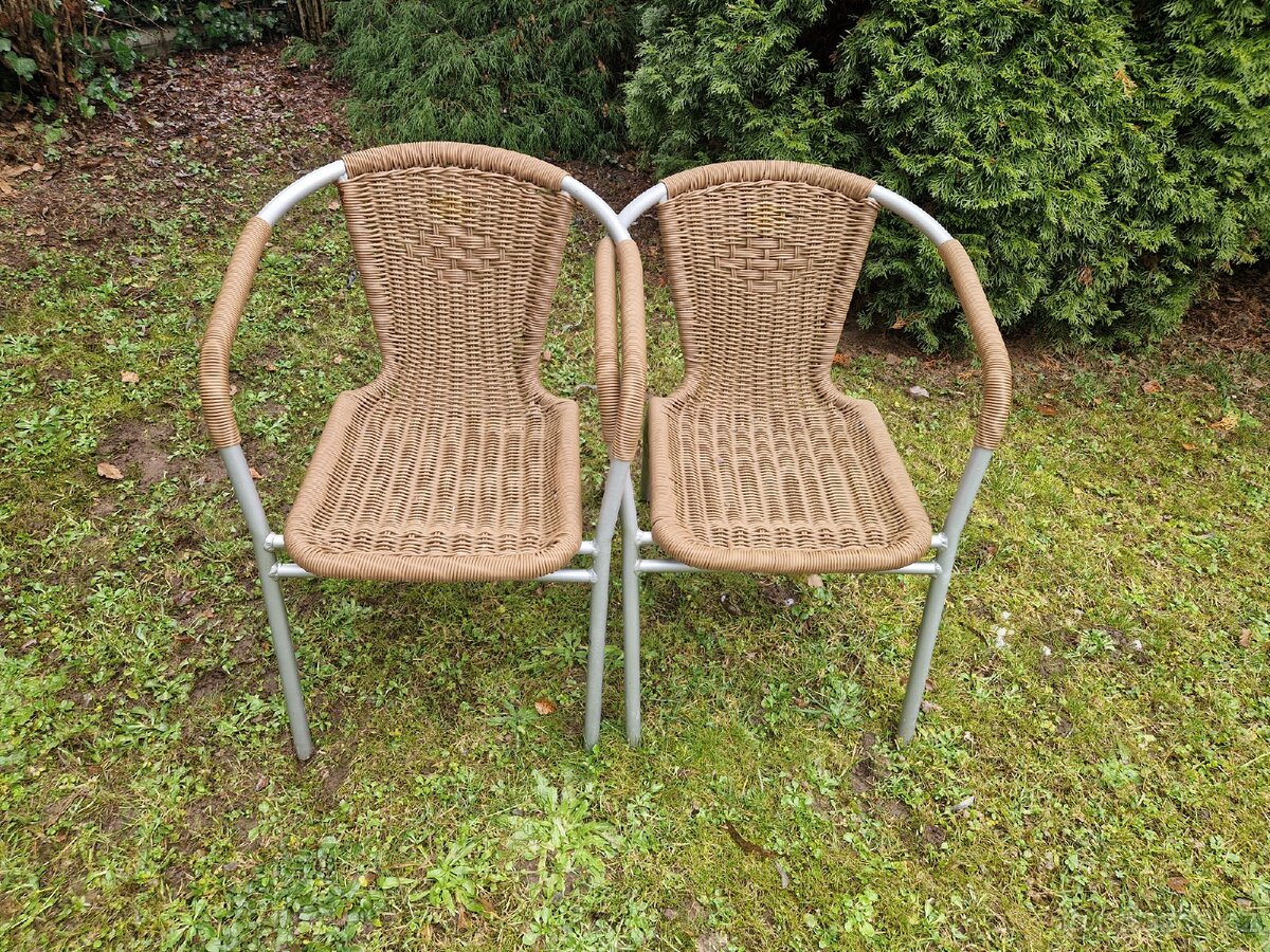 Zahradní stůl a dvě židle - 5