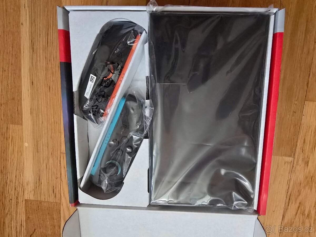 Nintendo Switch 2 (staré necelé 4 měsíce) + pouzdro - 5