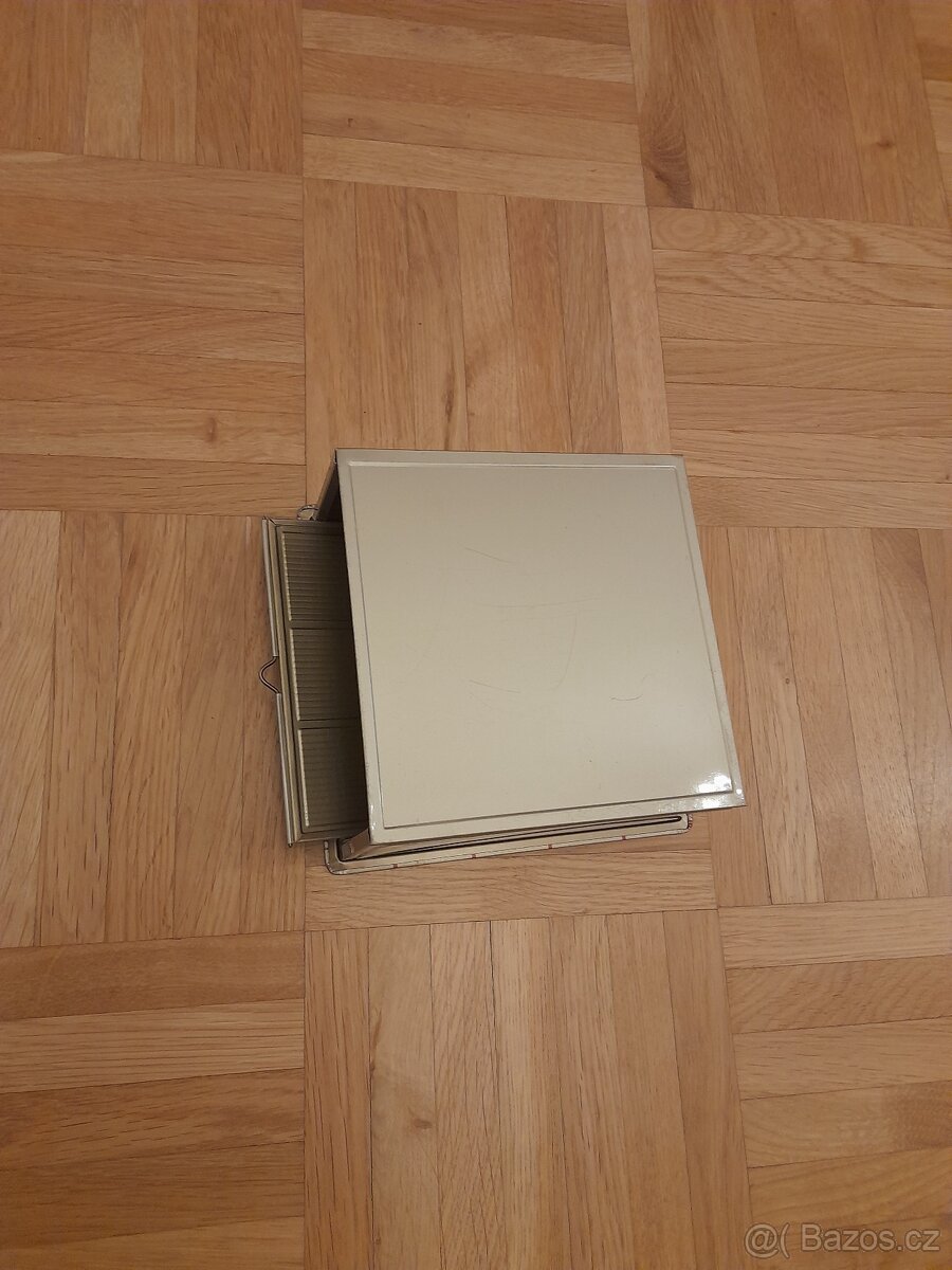 Plechová hračka - garáž - 5