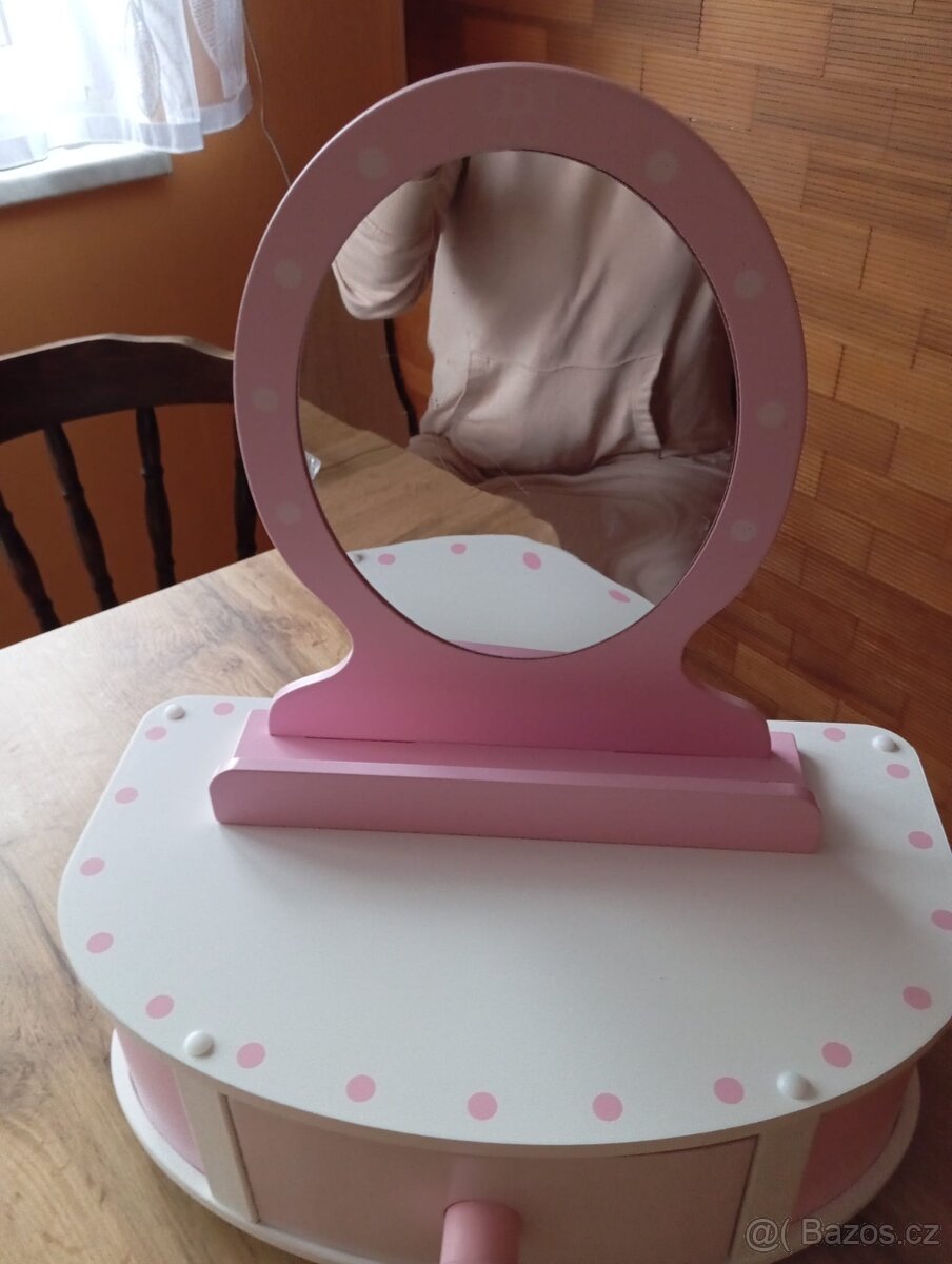 Kosmetický (toaletní) stolek - 5