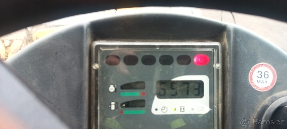 Liebherr 524 čelní kolový nakladač - 5