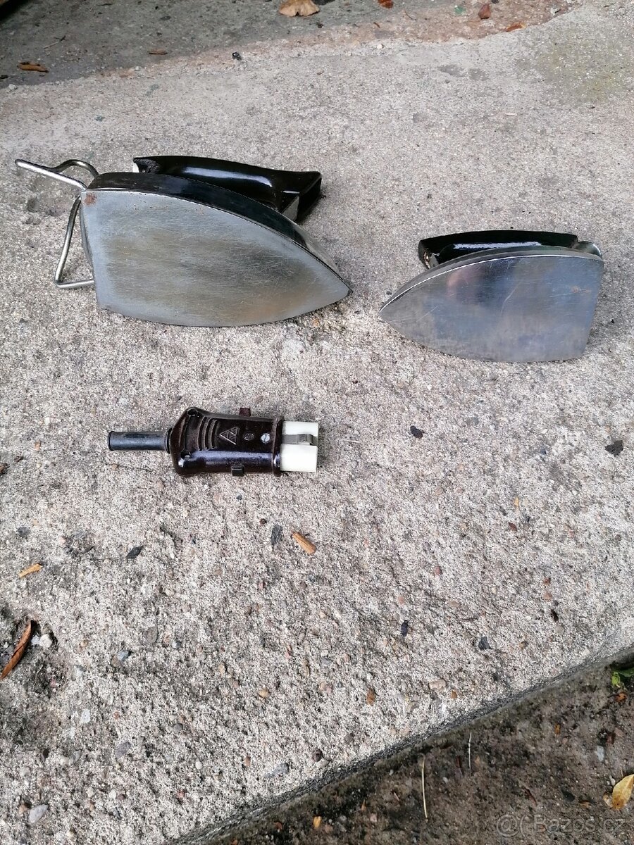 Staré žehličky, vše 250 kč - 5