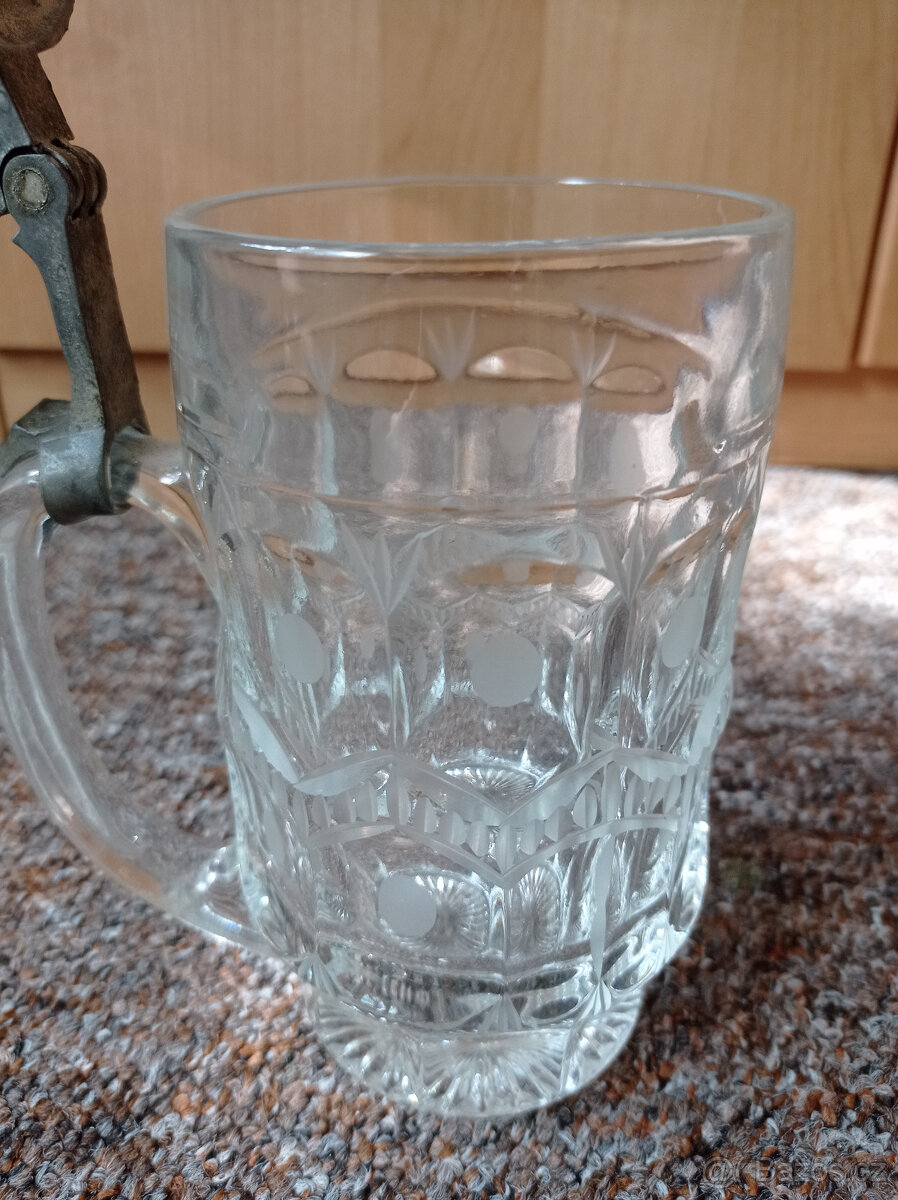 Broušený korbel s cínovým poklopem - 5