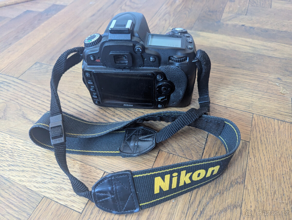 Nikon D90 + 2 objektivy + příslušenství - 5