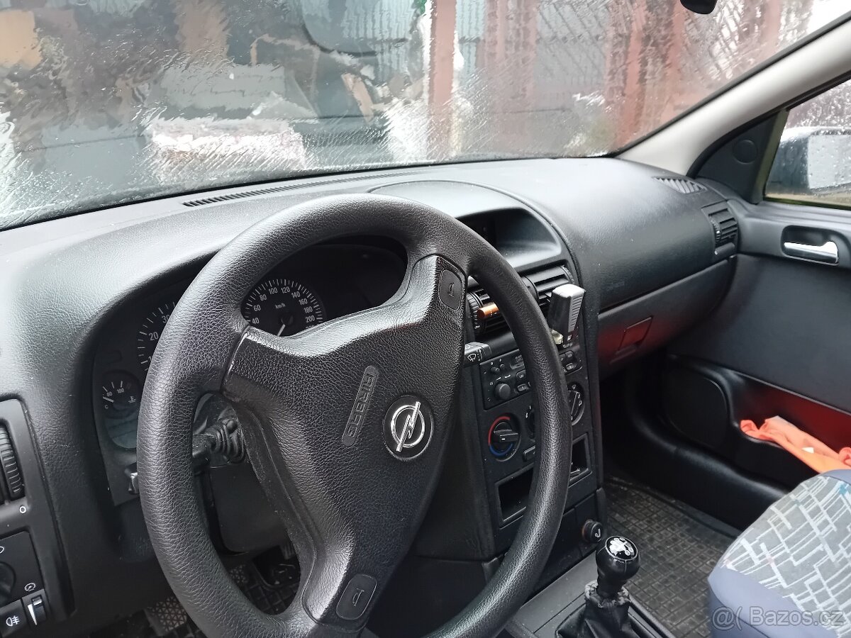 Opel Astra 66KW 1.4 16V rok 2004 - 5