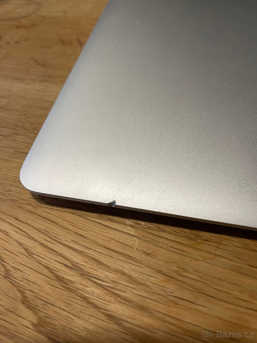 Macbook Air 13" - 2017 - A1466 - Intel i7 + 256GB SSD - 5