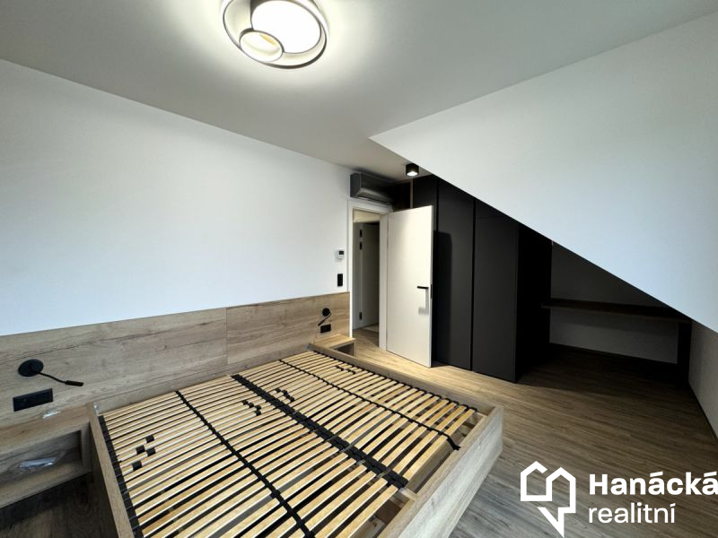 Pronájem podkrovního bytu 2+kk, ul. Rejskova, Olomouc - 5