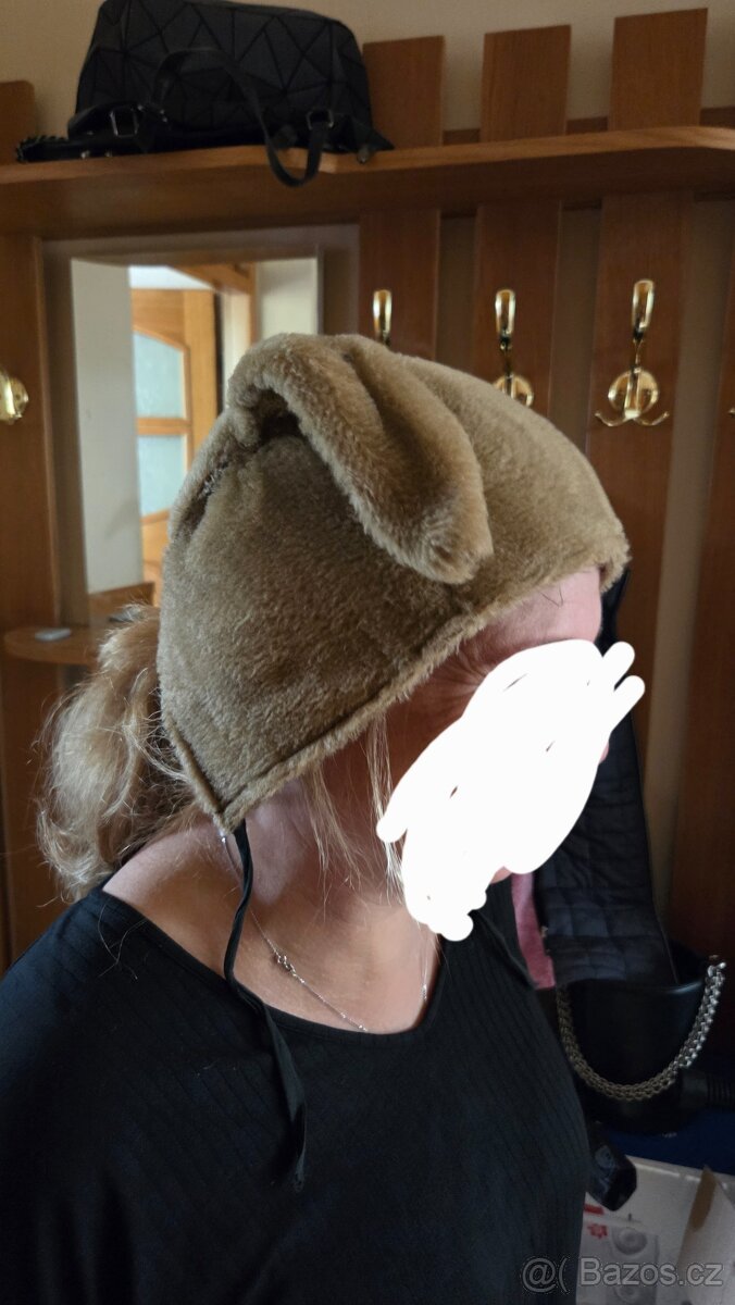 Vše za 500 Kč-klobouky, obraz, el. klávesy a další - 5