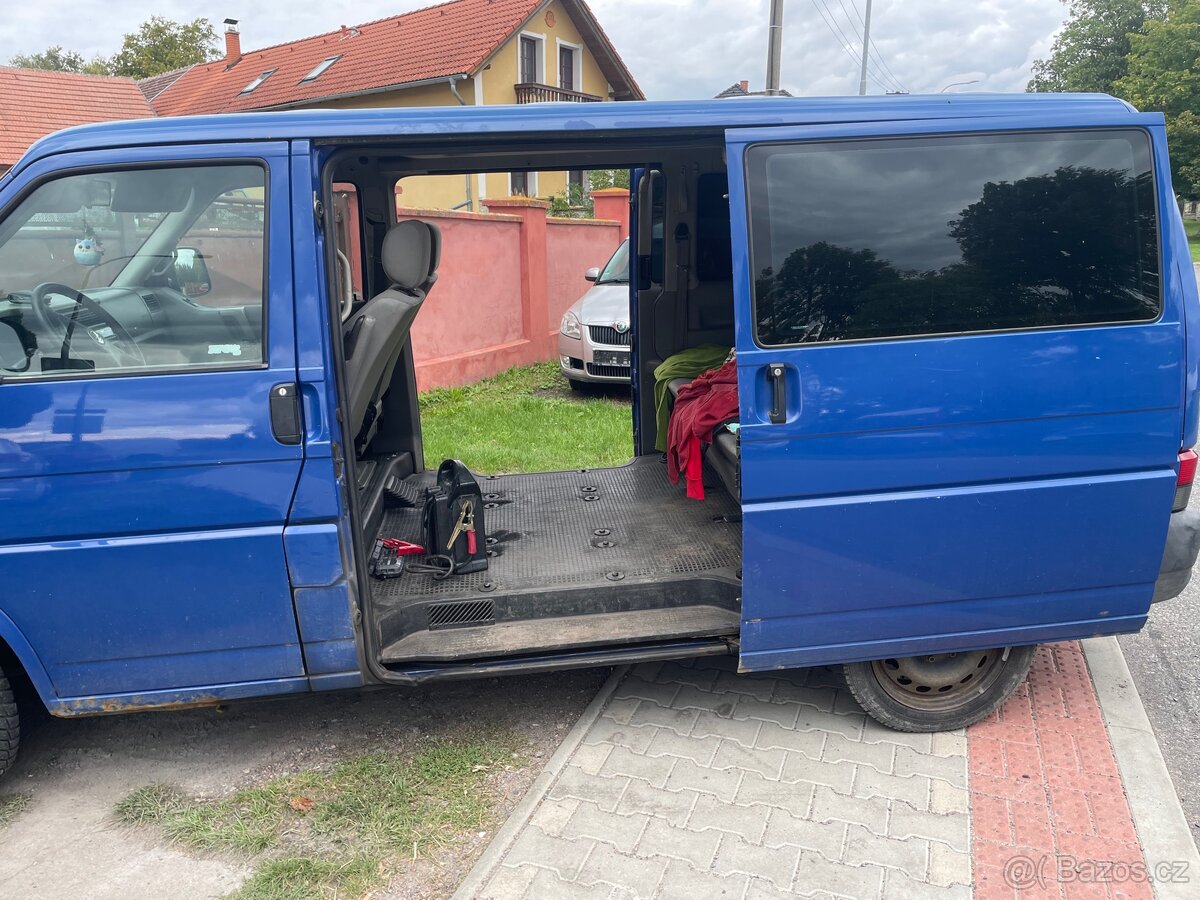 Vw caravelle t4 2,5 TDi na díly - 5
