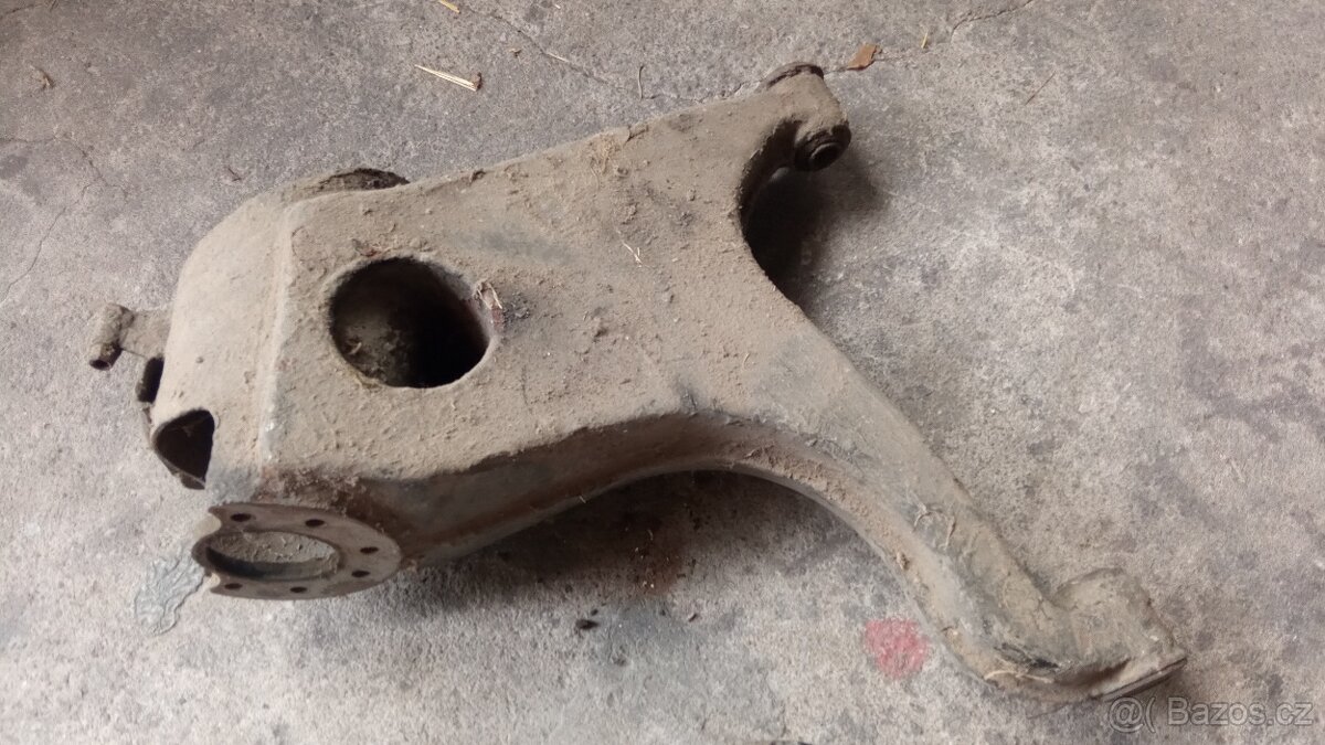 Tatra 613 rameno L - 5