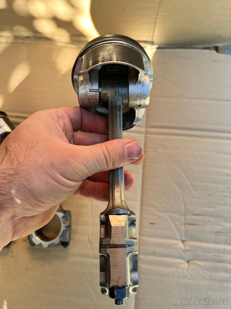 Písty+ojnice EVO 7 - 5