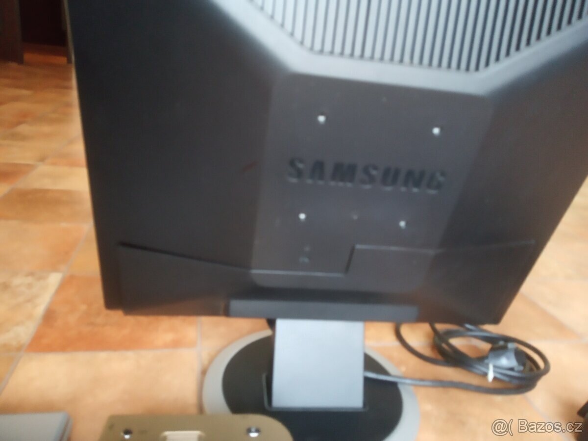 Prodám 2x dotykový mini PC tablet v jednom+led mini dataproj - 5