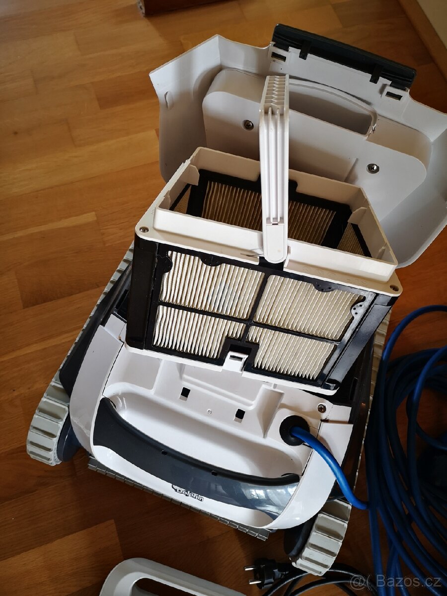Automatický bazénový vysavač Dolphin E10 - 5