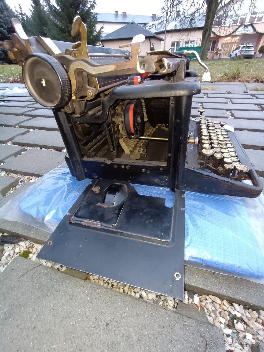 Psací stroj Remington - 5