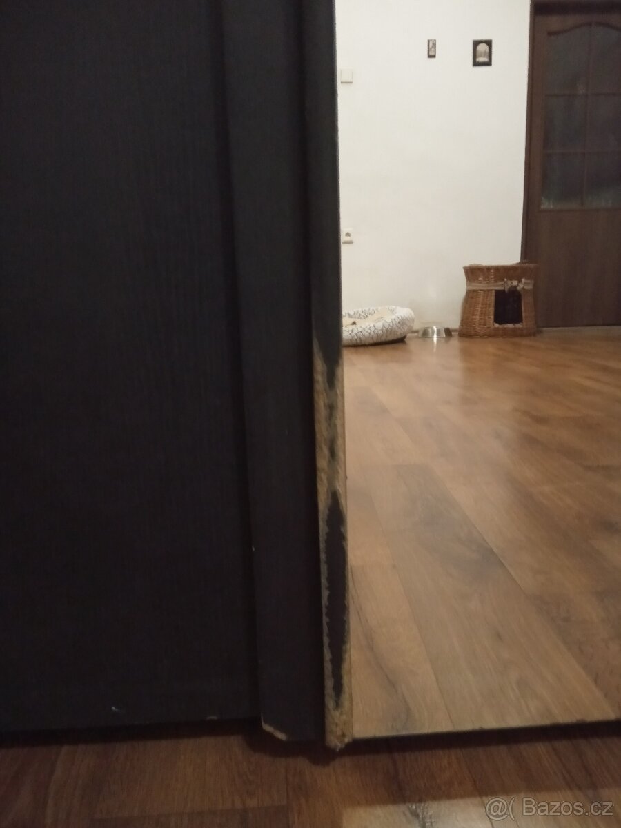 Skříň s posuvnými dveřmi - 5