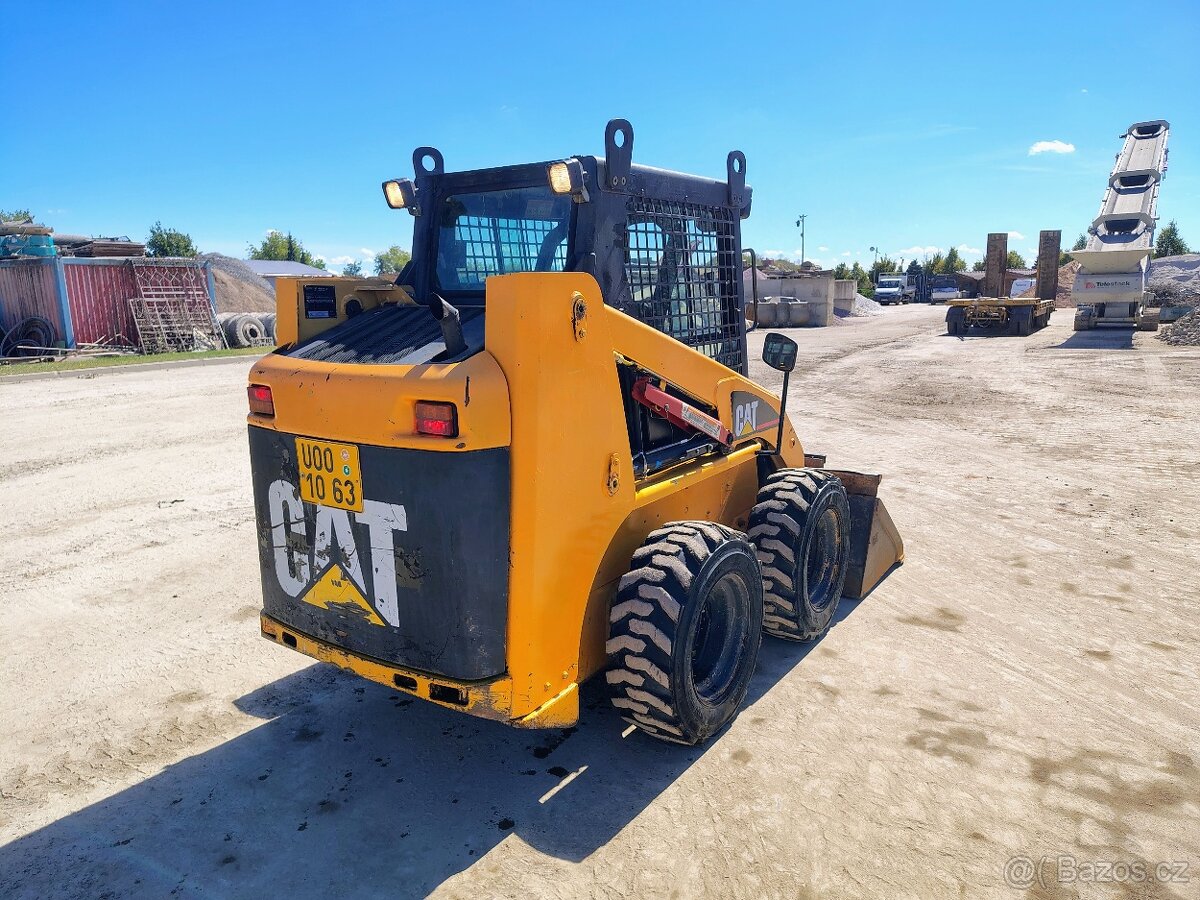 Nakladač CAT 226 - 5