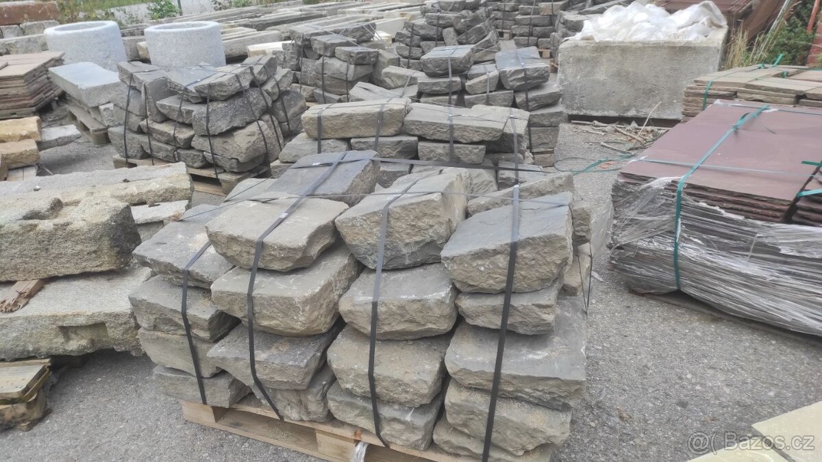 Stará kamenná dlažba, zápražáky, cca 60 m2 - 5