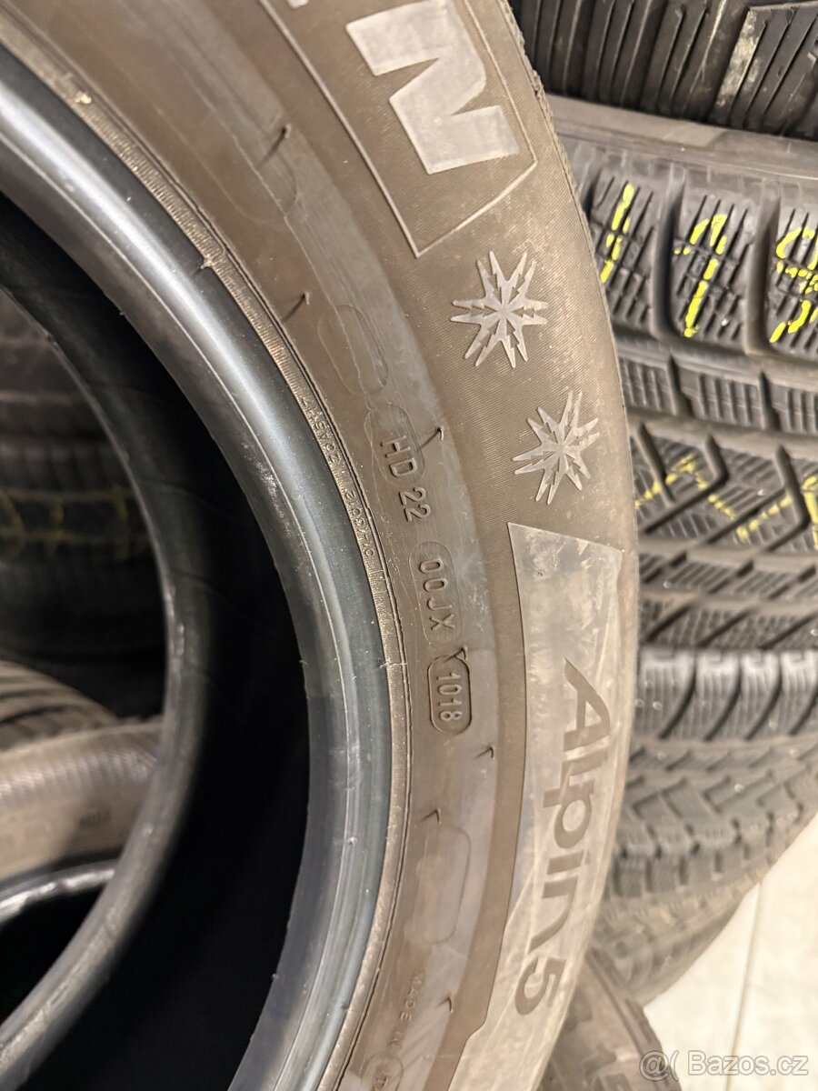 prodám zimní 215/65/17 Michelin - 5