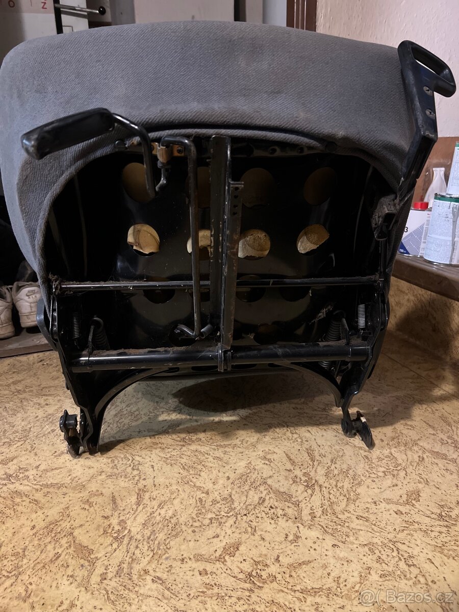 Řiď. sedačka Golf Mk2 - 5