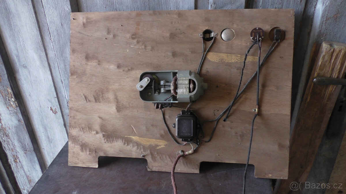 Starý gramofon 50. léta - 5