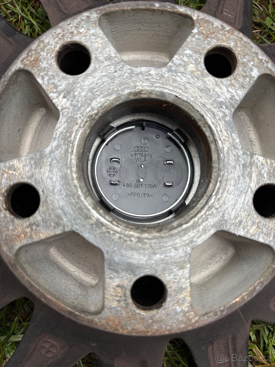 Středové krytky kol Audi 69mm černé - 5