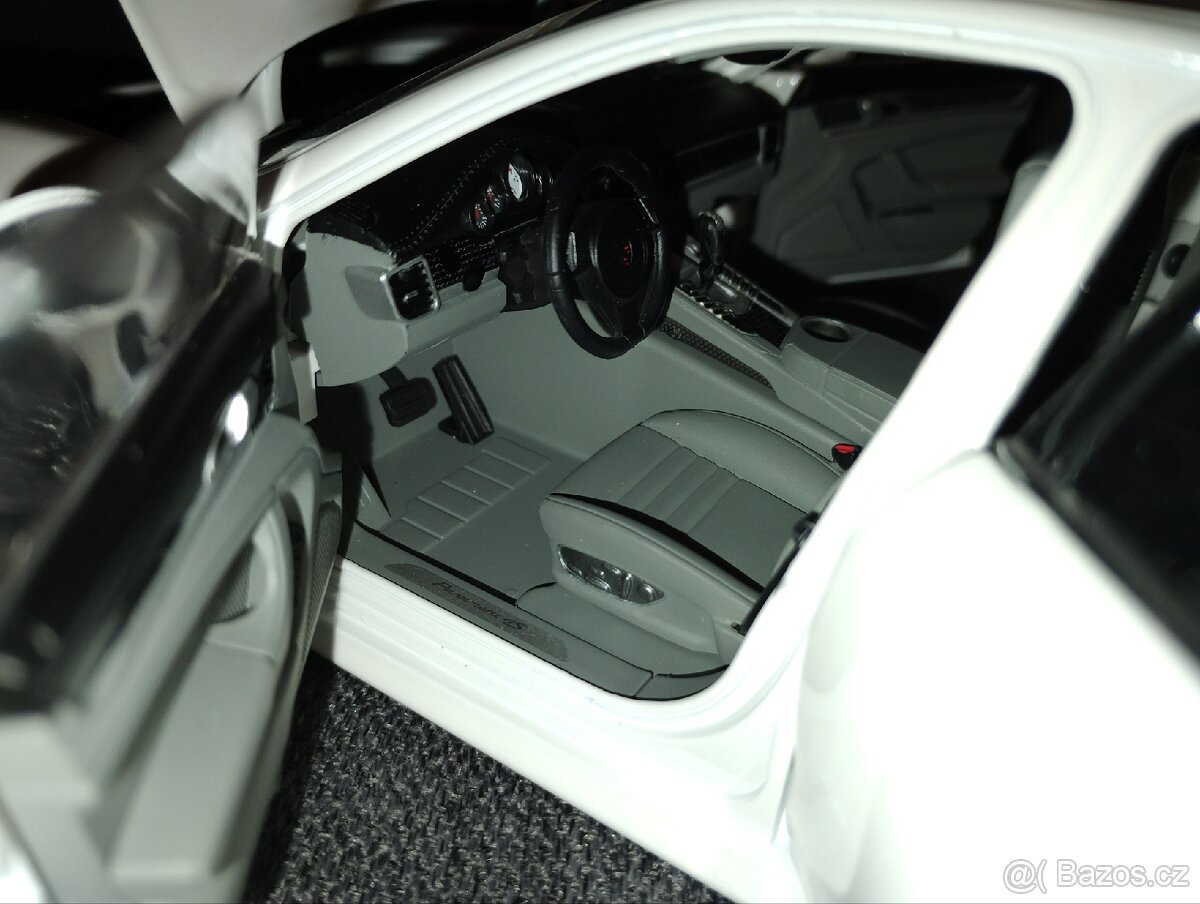 Porsche Panamera 4S 1/18 - 5