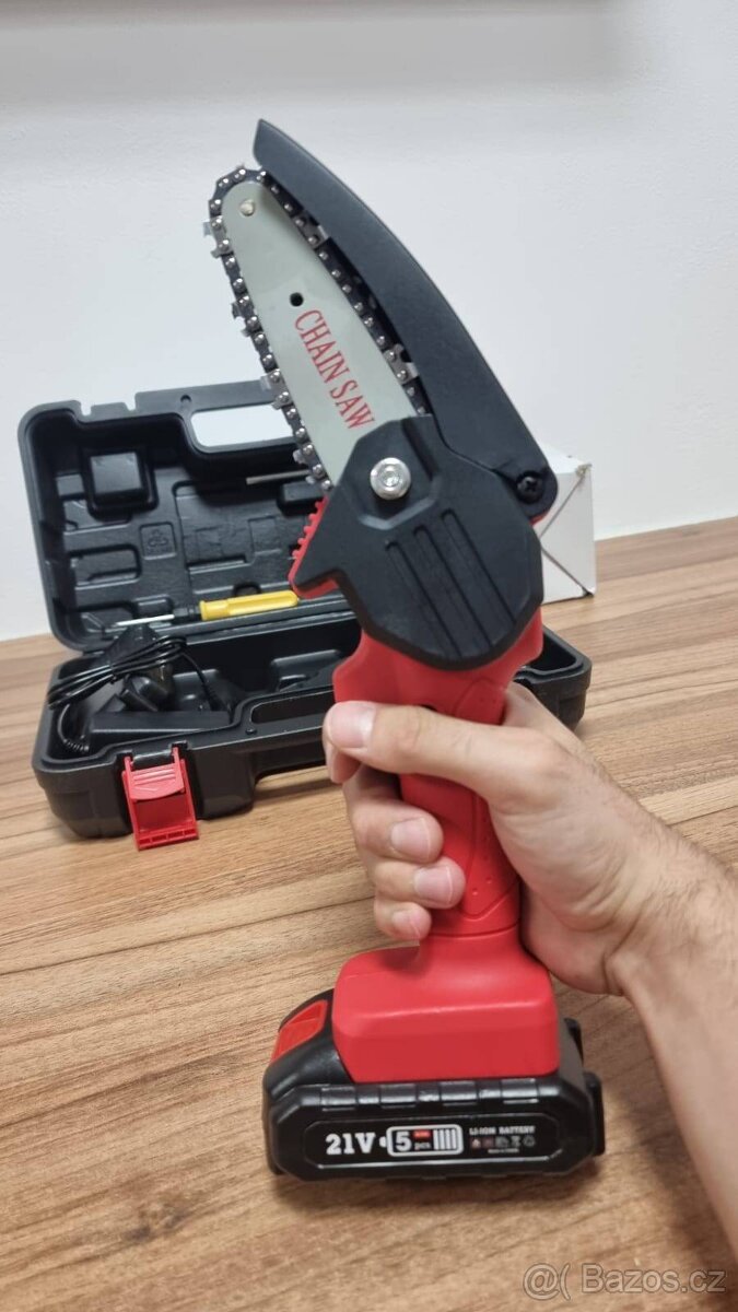 Prodám mini AKU řetězovou pilu na dřevo 21V + 2 baterky - 5