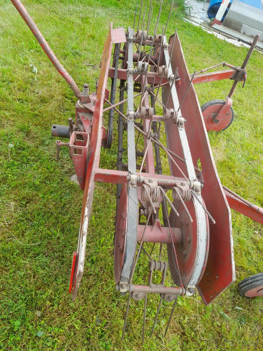 Obraceč sena na MF - 5