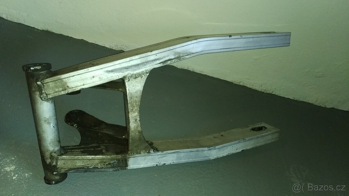 Suzuki GSX-R 750 (do r. 1987) - kyvná vidlice - 5