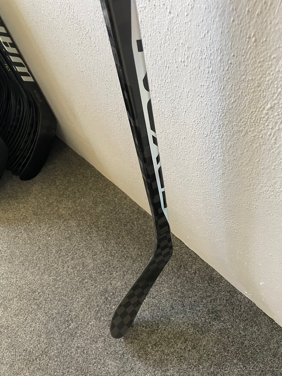 Nová kompozitová hokejka BAUER SYNC - 5