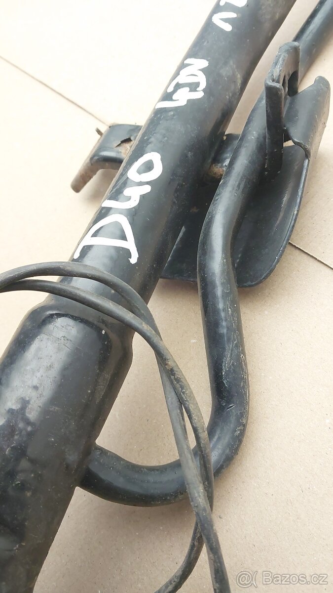 Nissan Navara D40 : Hrdlo nádrže - 5