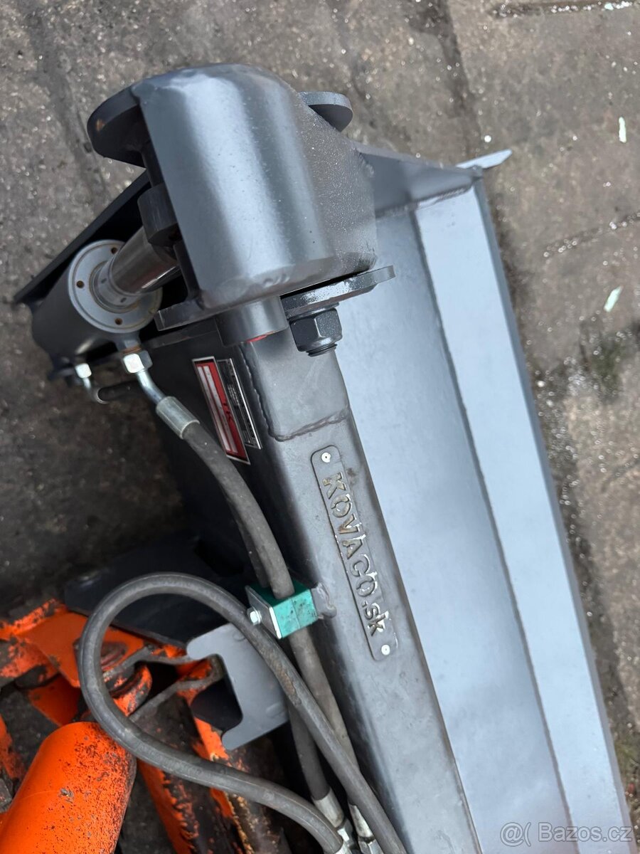 Lopata 4v1 na Locust - 5