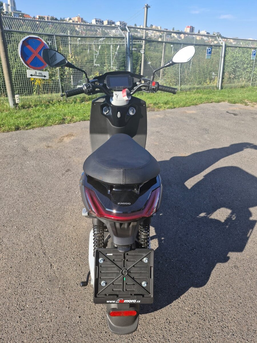 PIAGGIO 1 L3 E5 - předváděcí motocykl - 5