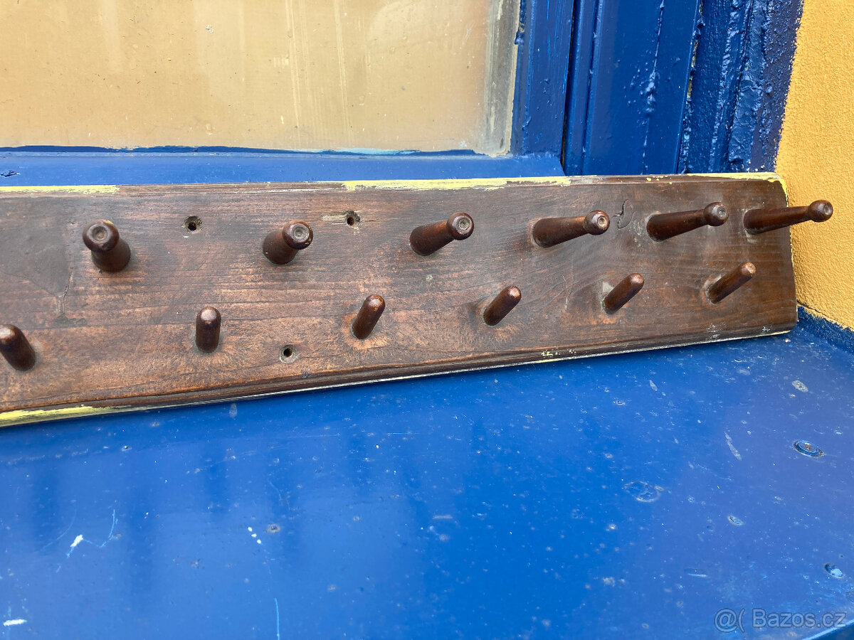 Věšák dřevěný nástěnný starožitný za 400 kč - 5