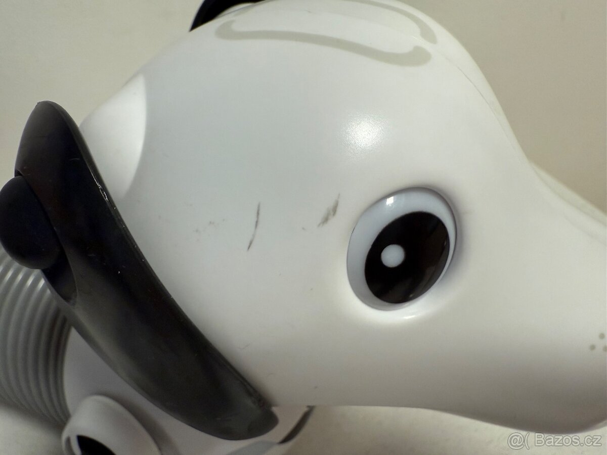 Notebook, pokladna, robot, robotický pes, kytara - 5