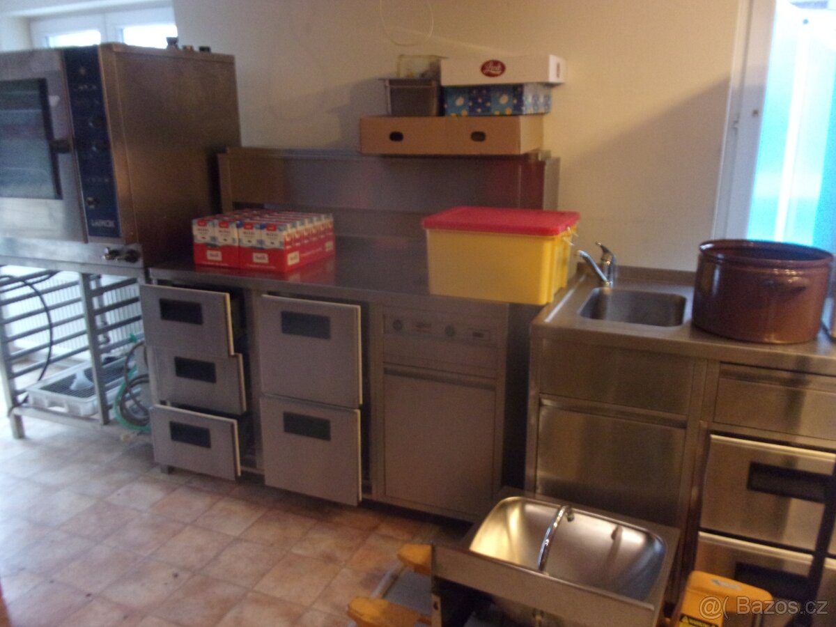 NEREZOVÁ PROFESIONÁLNÍ KUCHYNĚ - 5