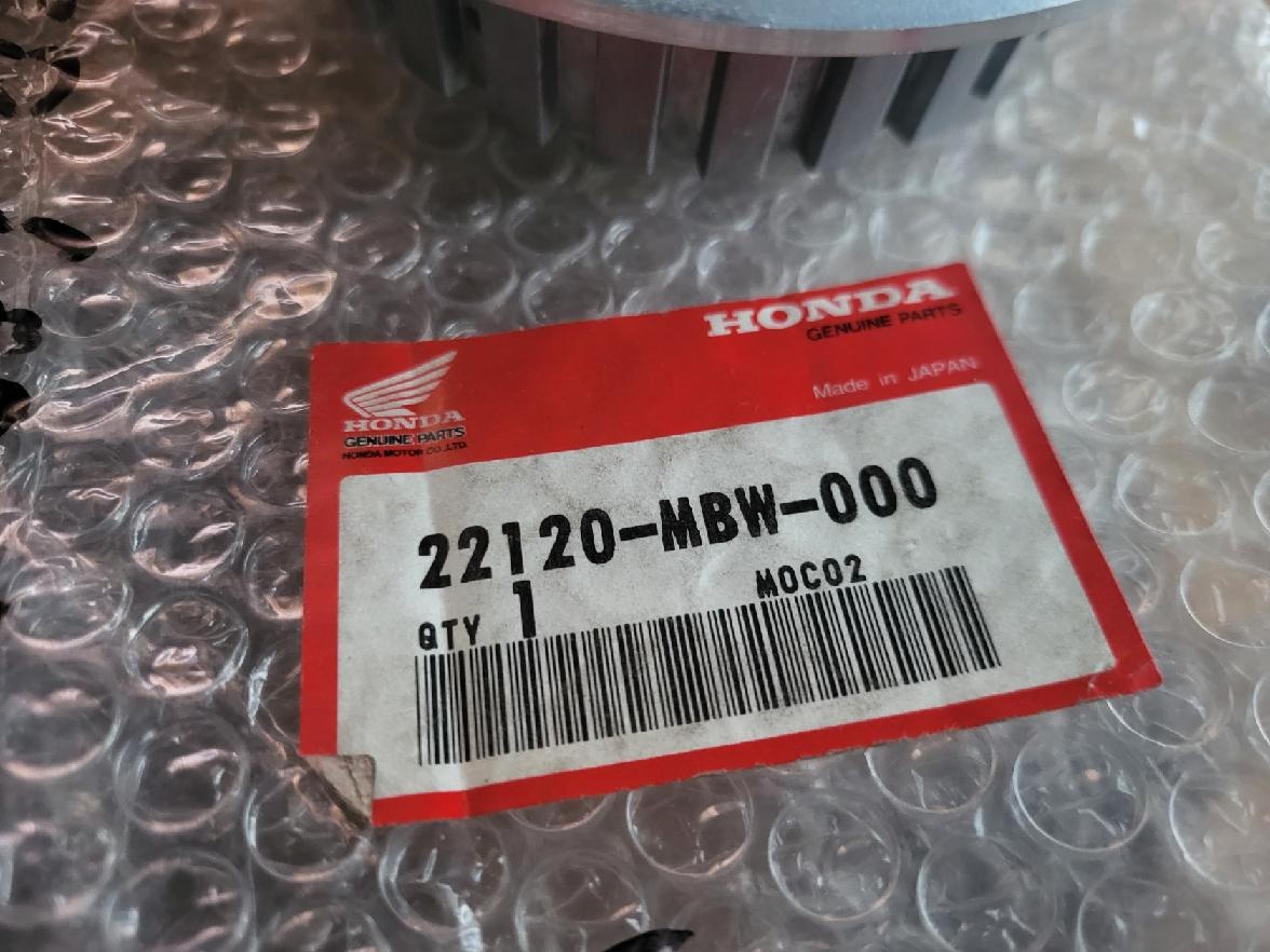 Honda CBR 600F4- unašeč spojky OEM 22120-MBW-000 - 5