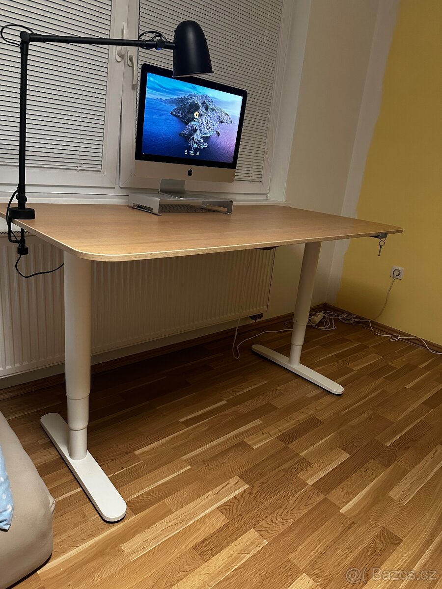 Polohovaci psaci stůl Ikea Bekant - 5