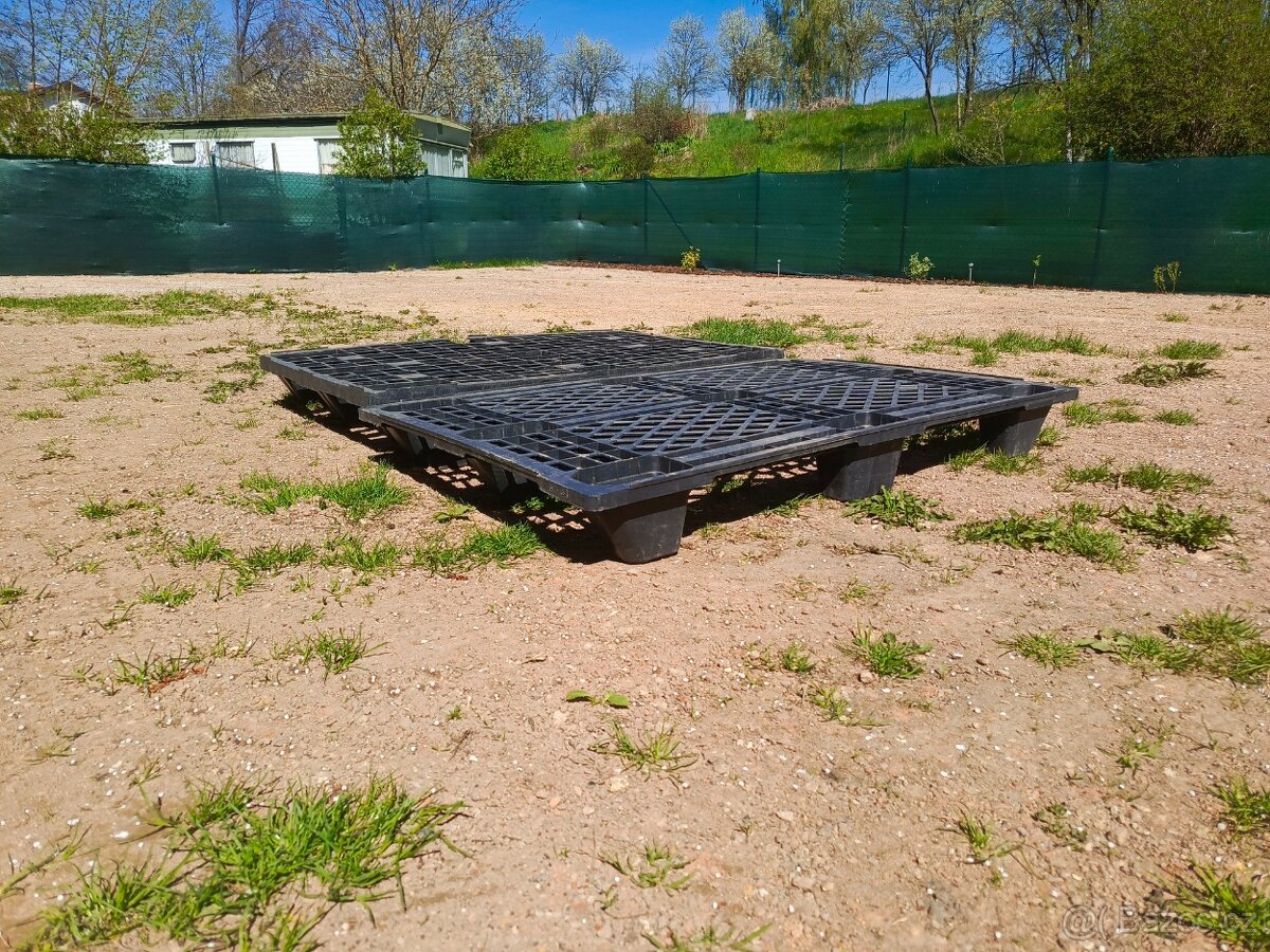 Palety plastové - 5