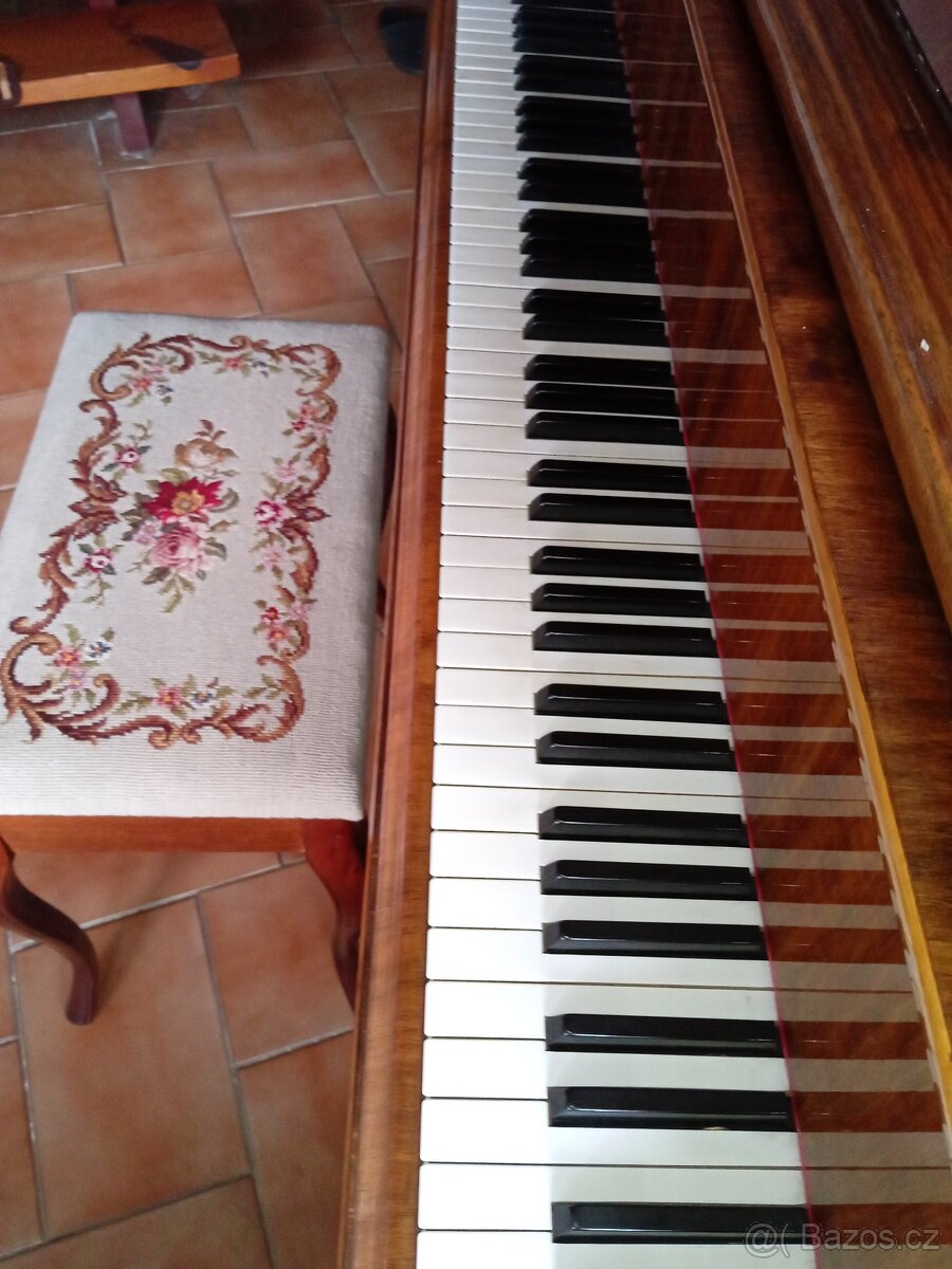 Klavír křídlo Petrof model V - 5