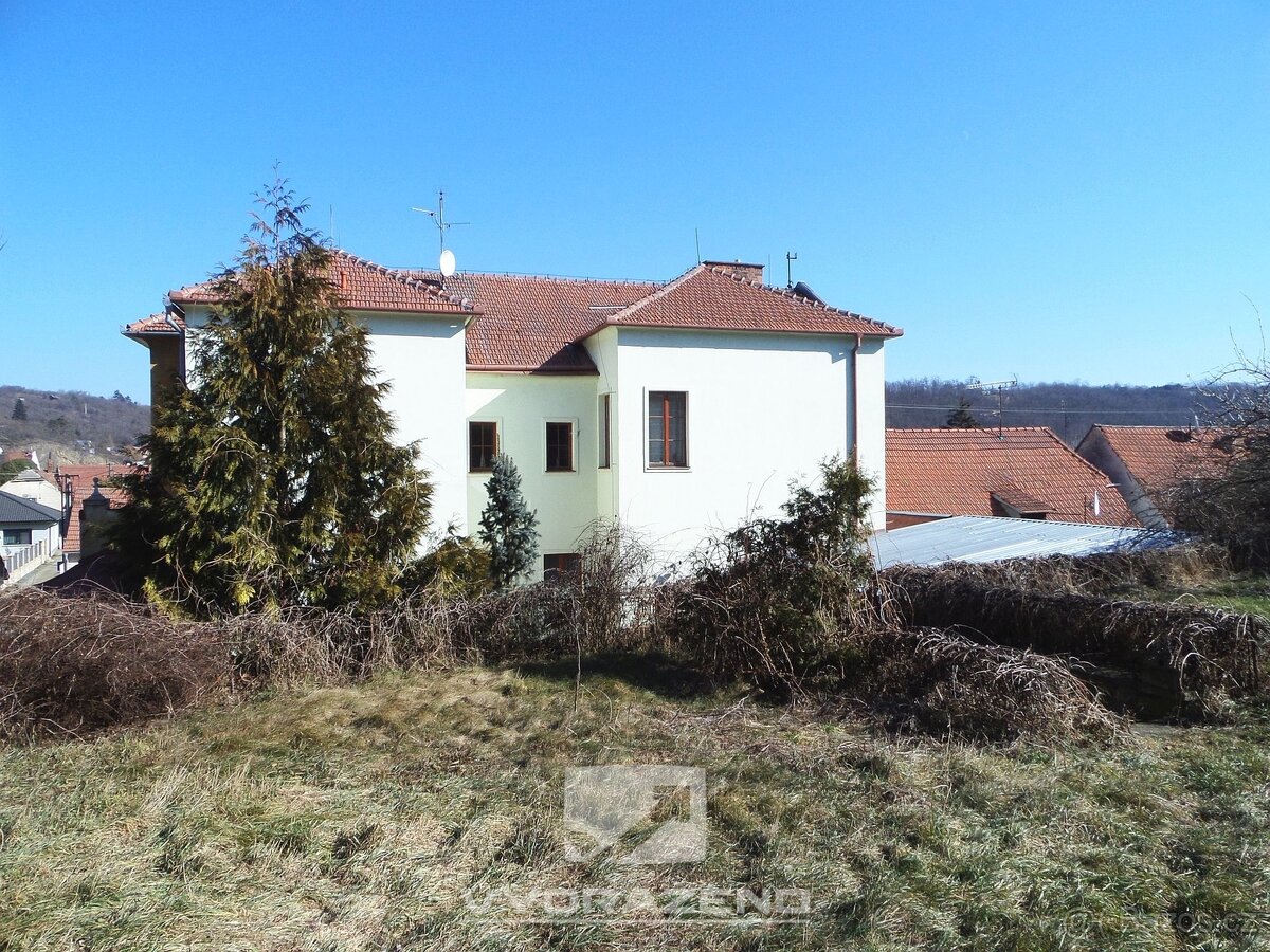 Dvoupodlažní dům (cca 400 m2), pozemky 1.130 m2. Dolní Kouni - 5